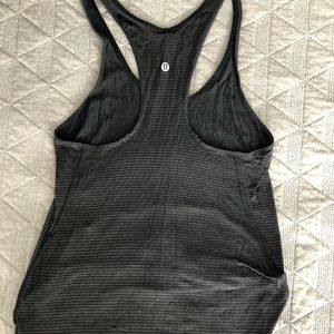 Black Lululemon tank